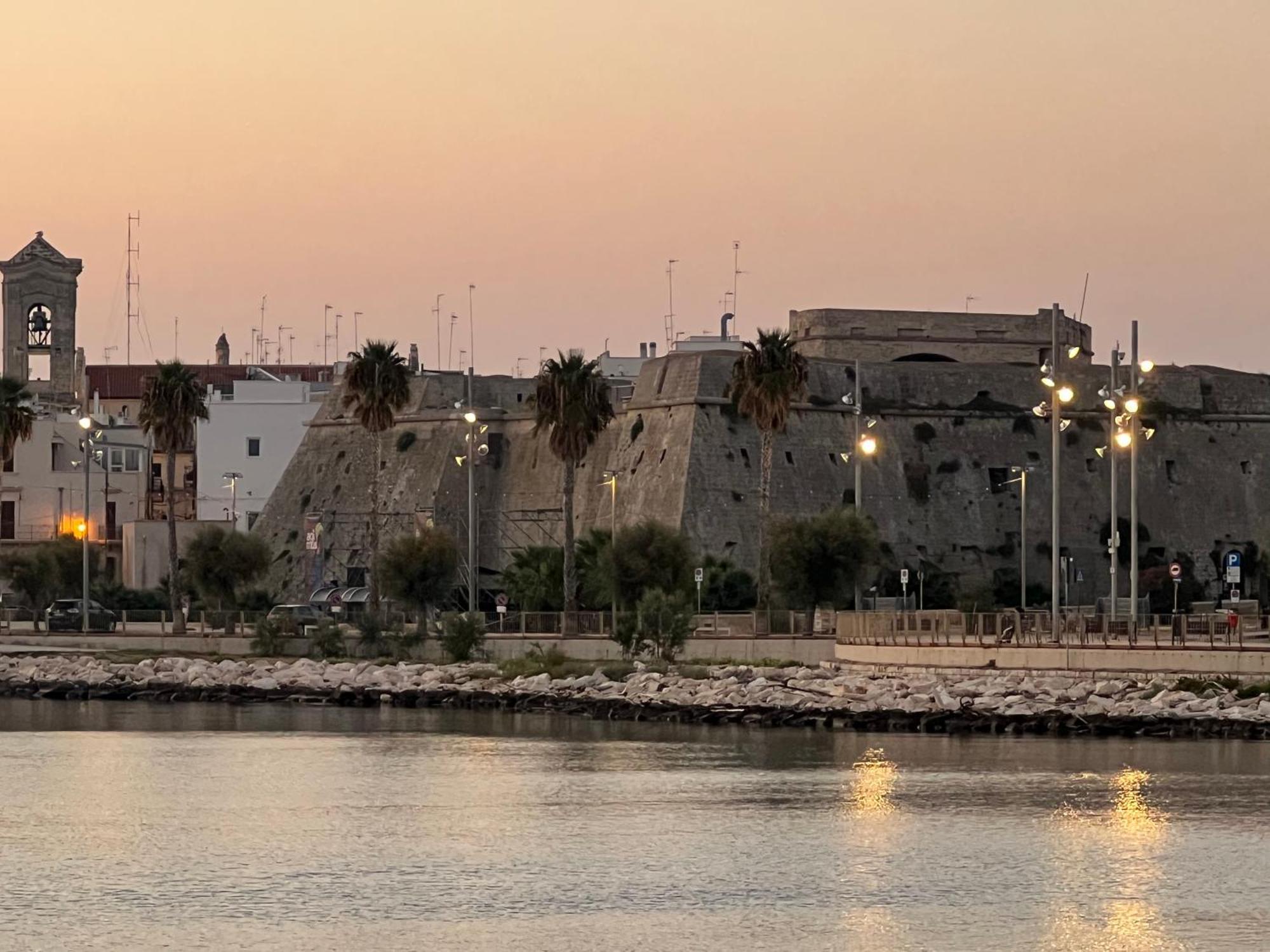 Villa Casa Vacanze Sole E Mare Mola di Bari Exterior foto